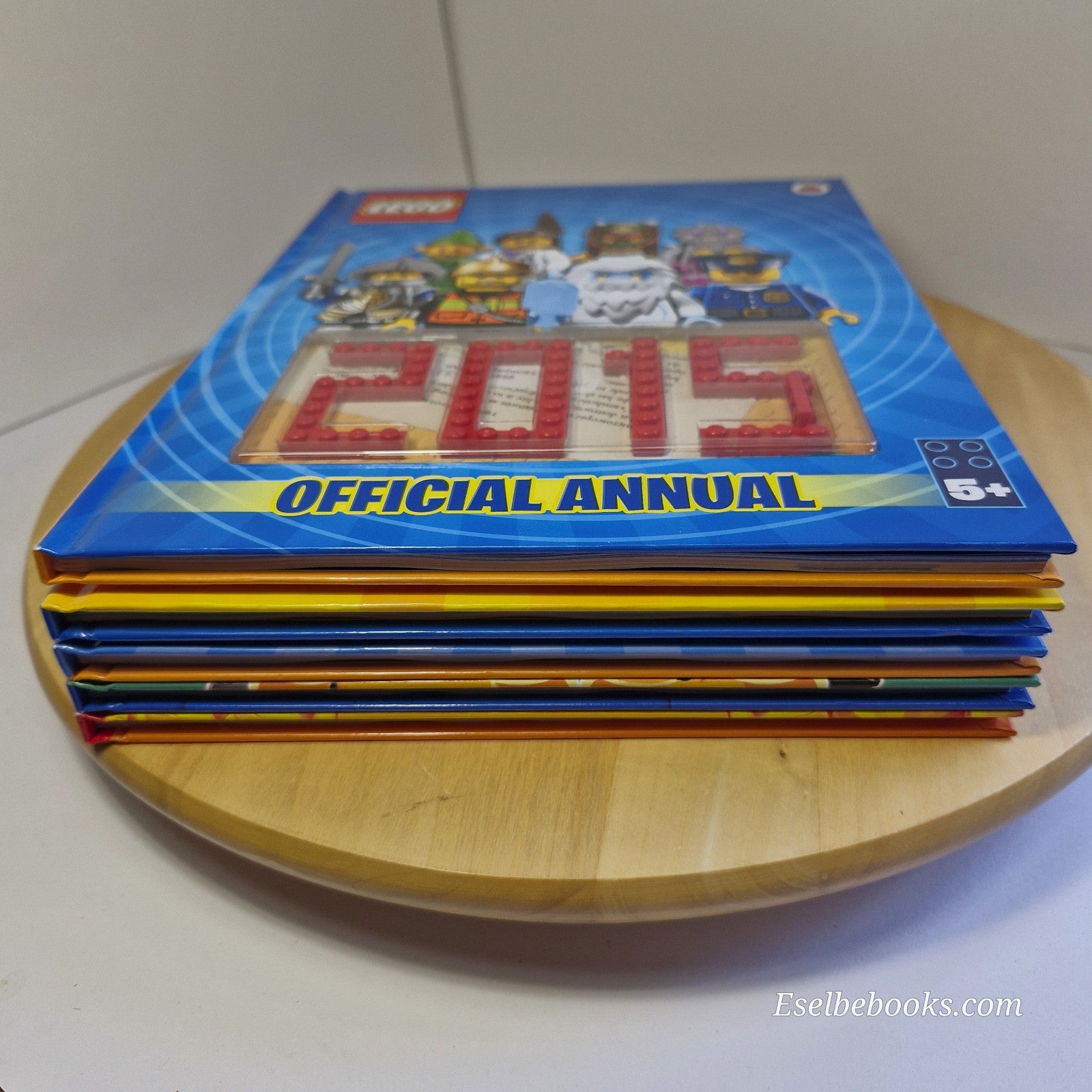 The official Lego annuals 2015; 2016; 2017; 2021; 2022 - hardbacks - NO minifigu