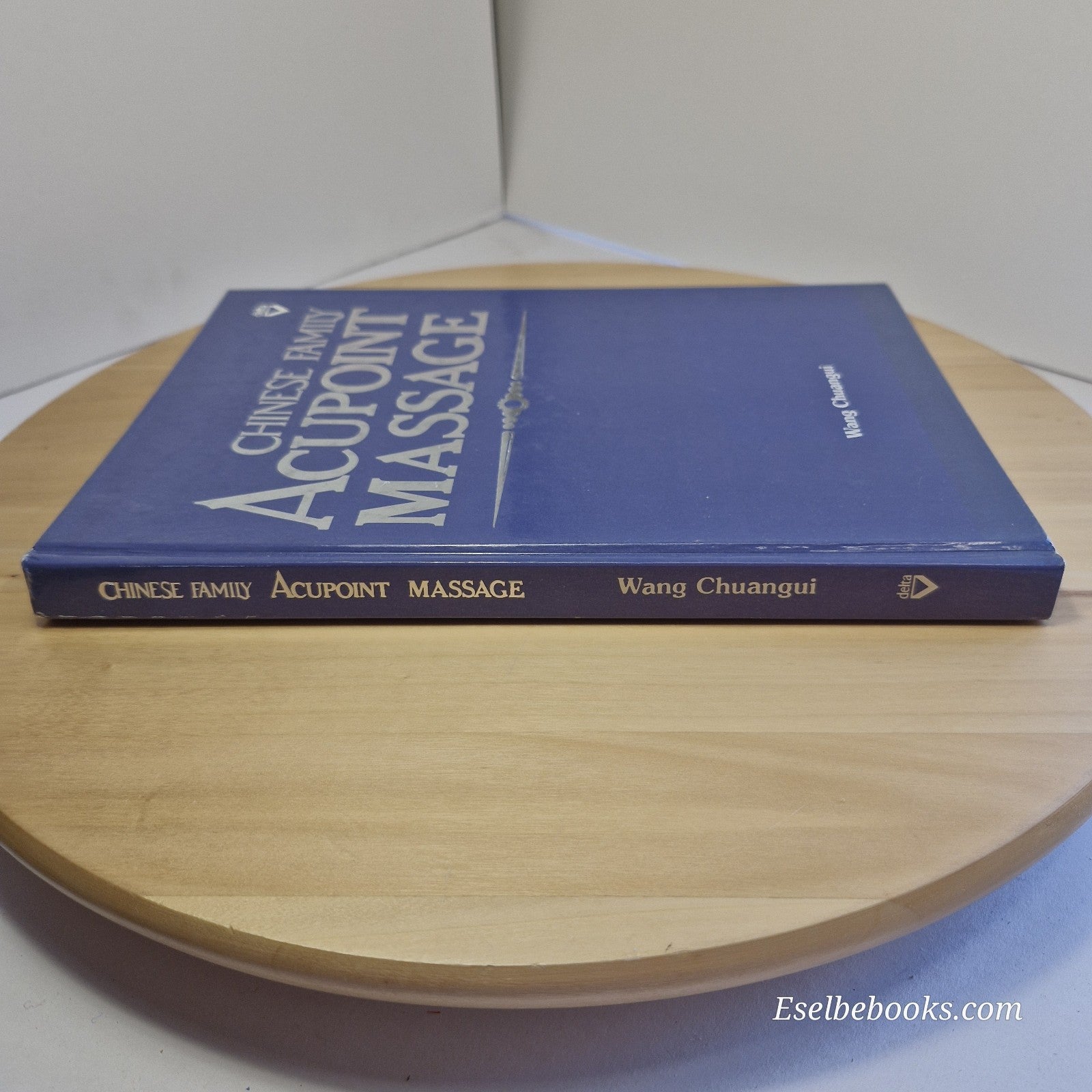 Chinese Family Acupoint Massage By Chuangui Wang - hardback