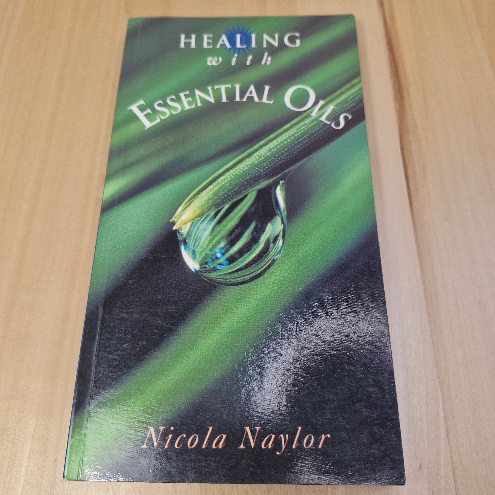 Health: Healing with Essential Oils By Nicola Naylor · 1997 - vintage paperback
