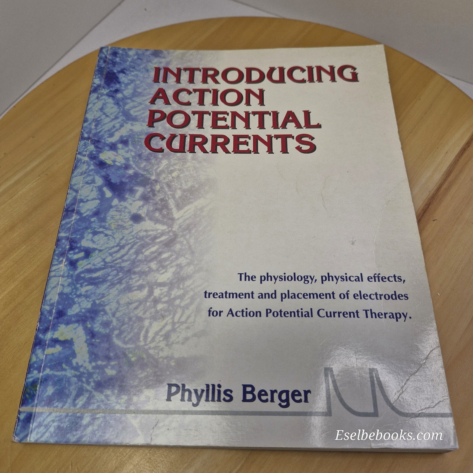 Health: Introducing action potential currents by Phyllis Berger - paperback