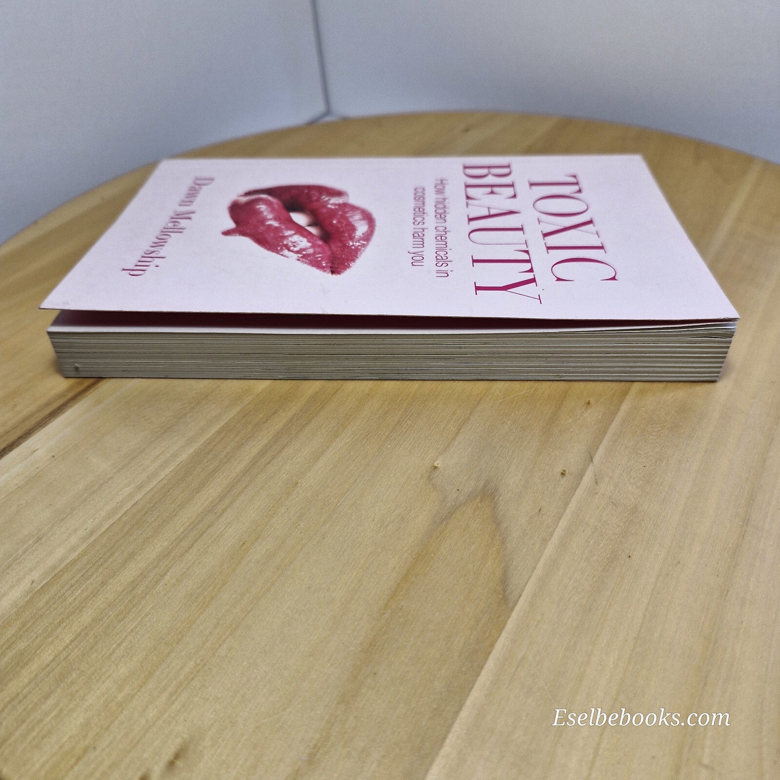 Toxic Beauty By Dawn Mellowship · 2009 - paperback