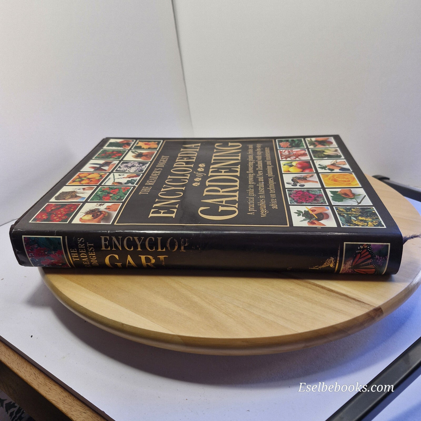 Reader's Digest Encyclopedia of Gardening 1995 - hardback with dust jacket