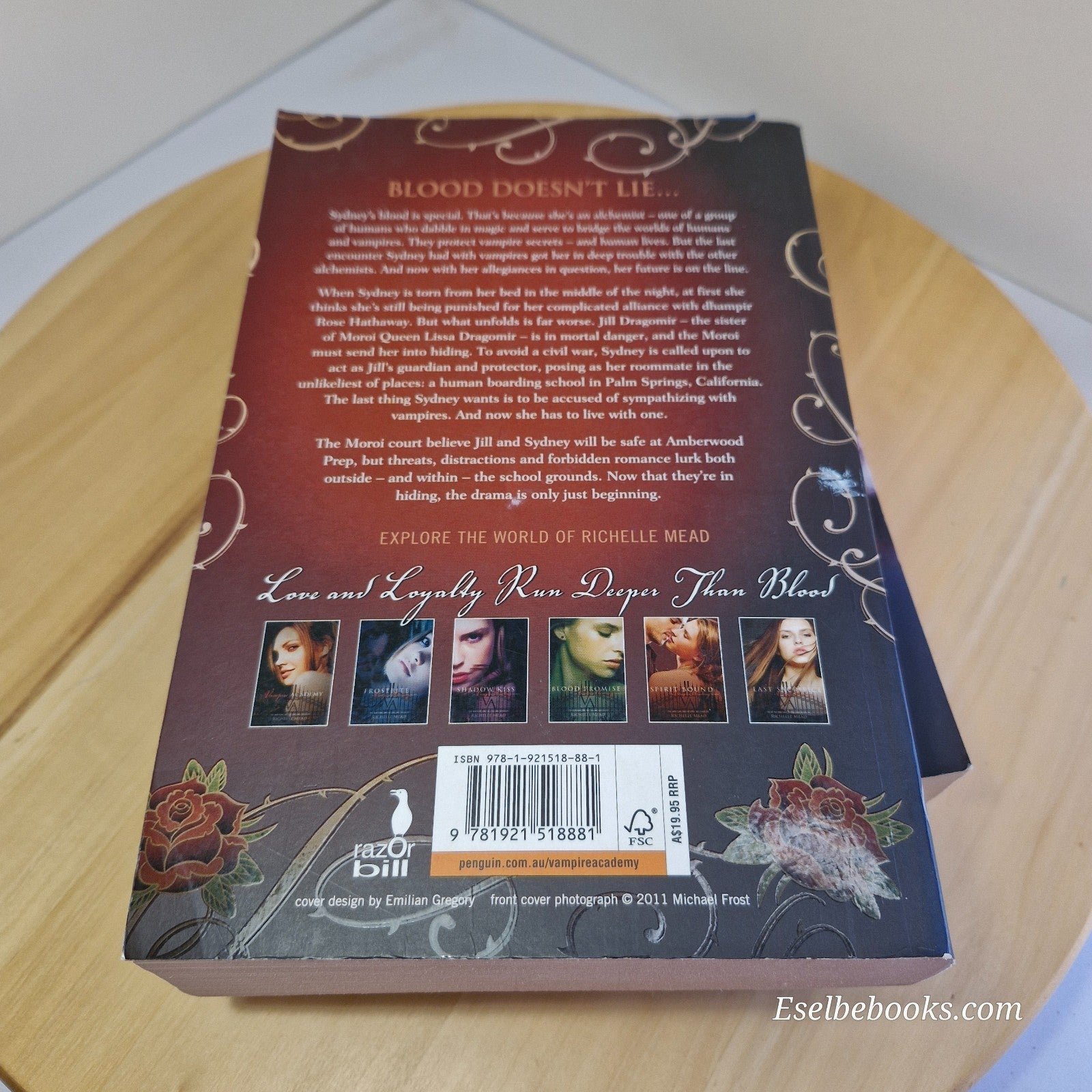 Richelle Mead Bloodlines books 1 & 3 - Bloodlines and The Indigo Spell