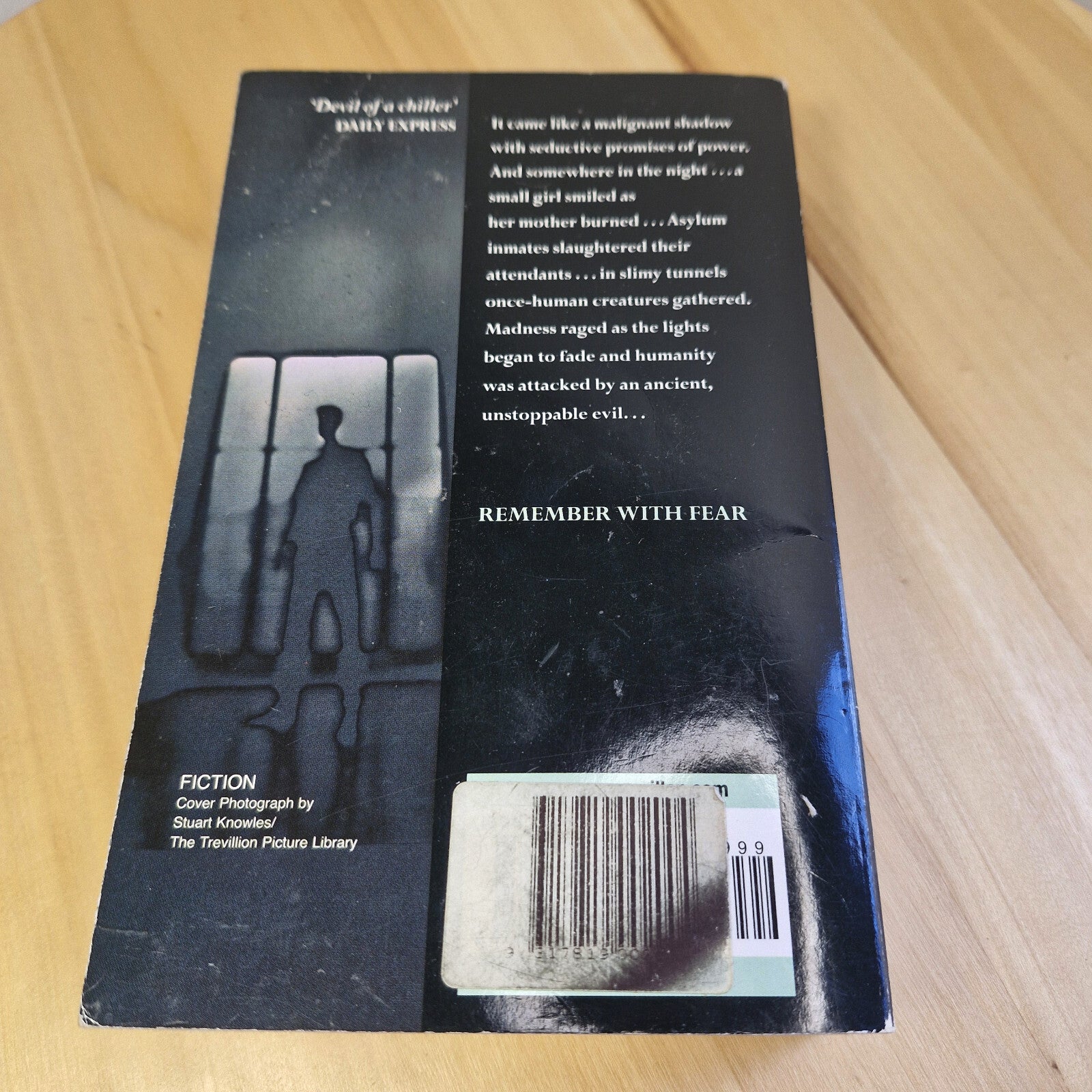 Horror fiction: The Dark By James Herbert · 1999 - paperback
