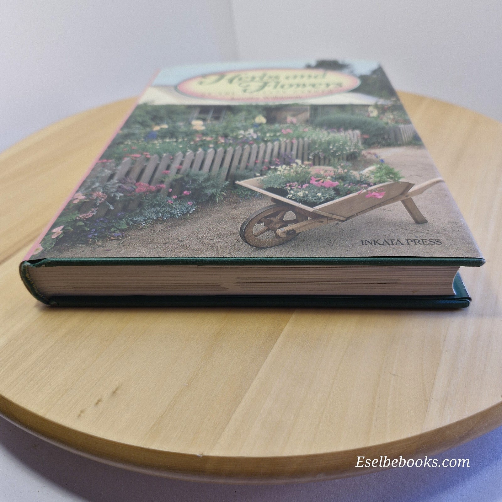 Herbs and Flowers of the Cottage Garden By Jennifer Wilkinson · 1989 - hardback