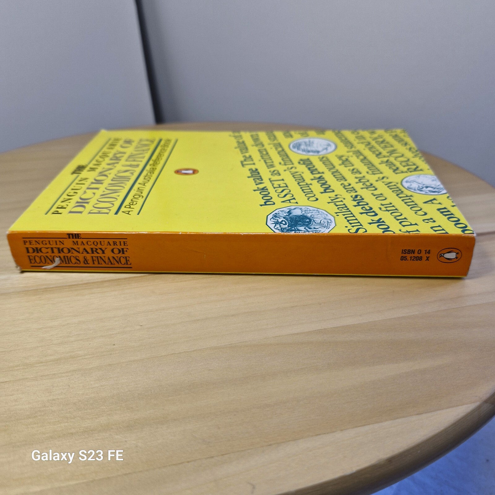 The Penguin Macquarie Dictionary of Economics & Finance 1988 - paperback