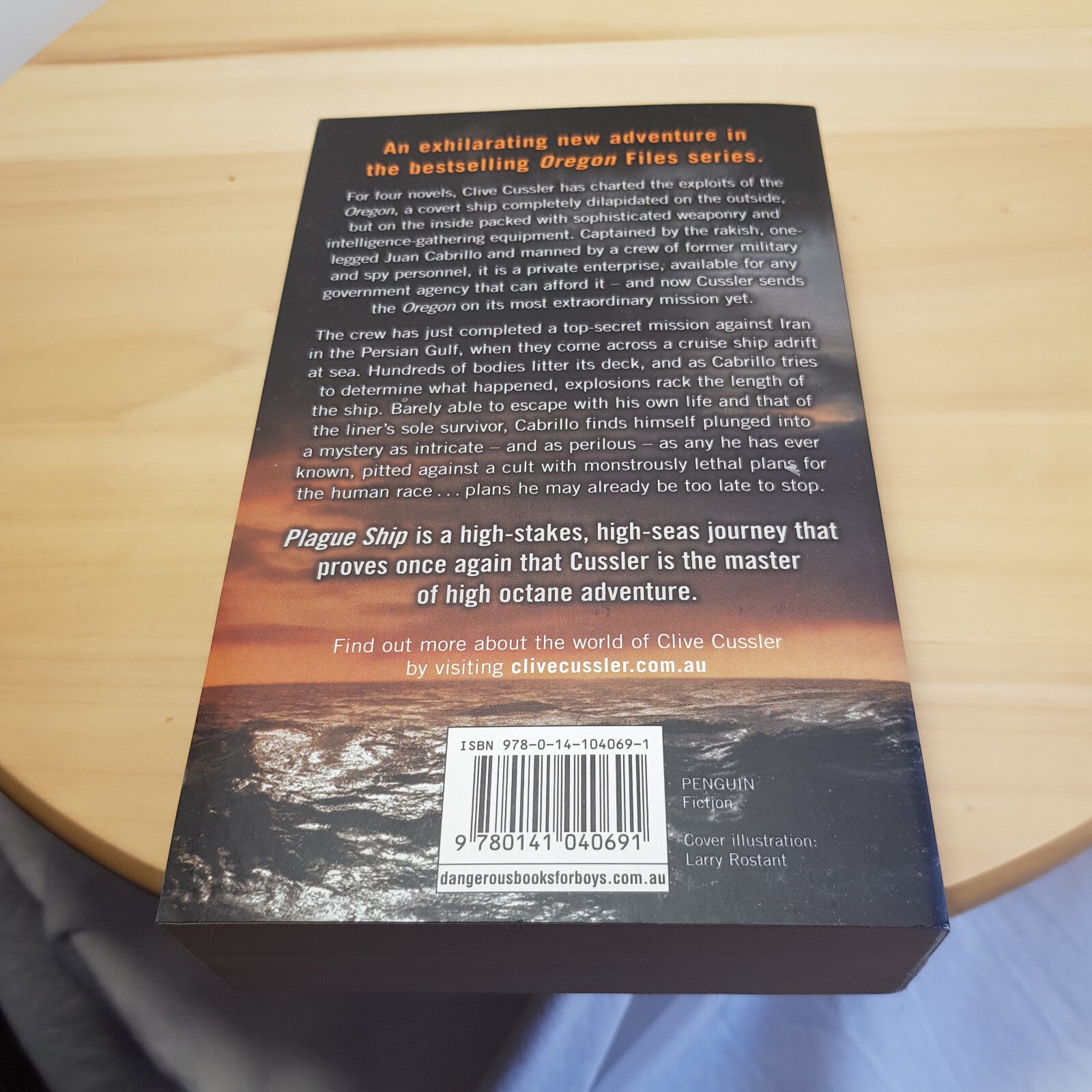 4 x Clive Cussler book bundle - Inca Gold/Treasure of Khan/The Navigator/Plag...