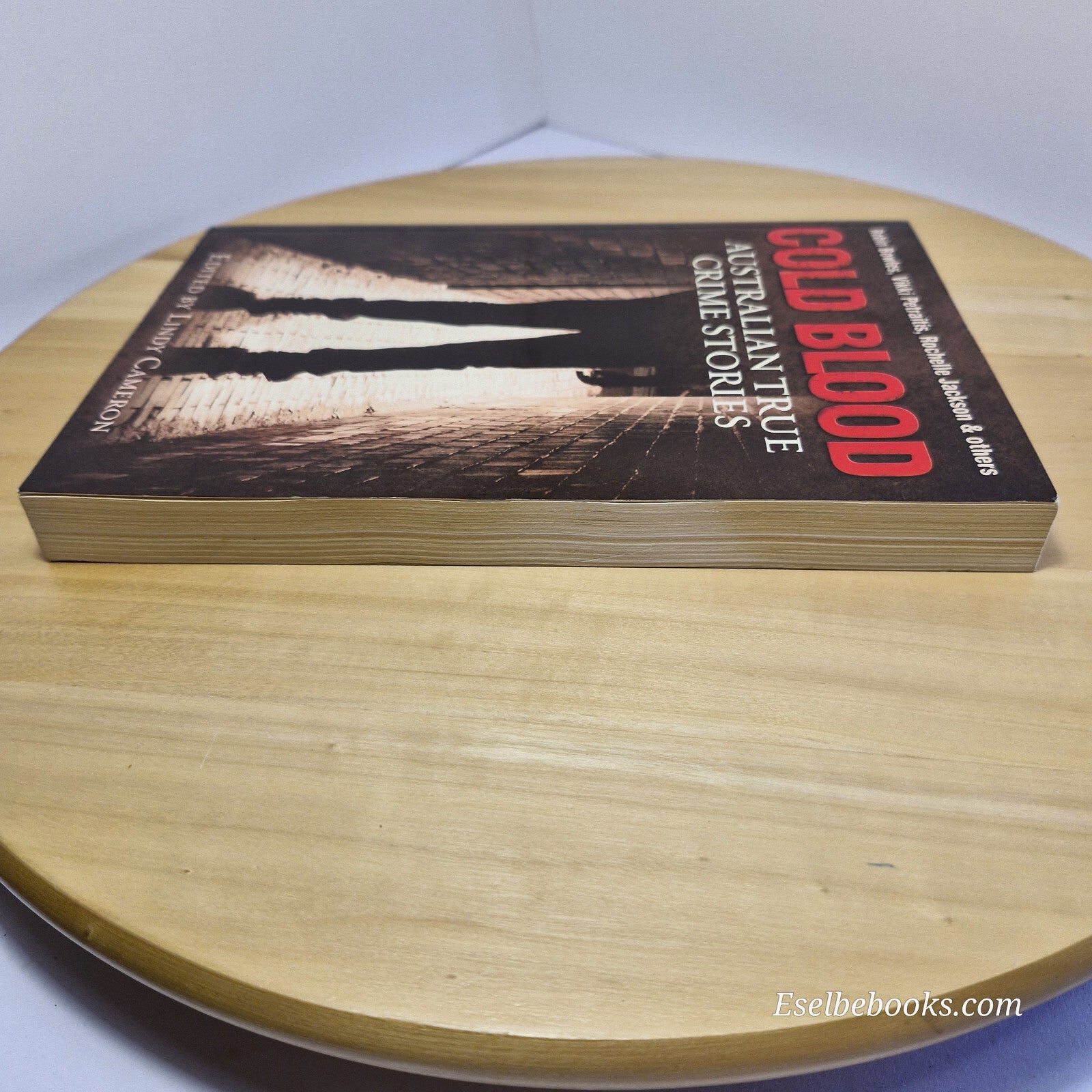 Cold blood - Australian true crime stories by Lindy Cameron - paperback