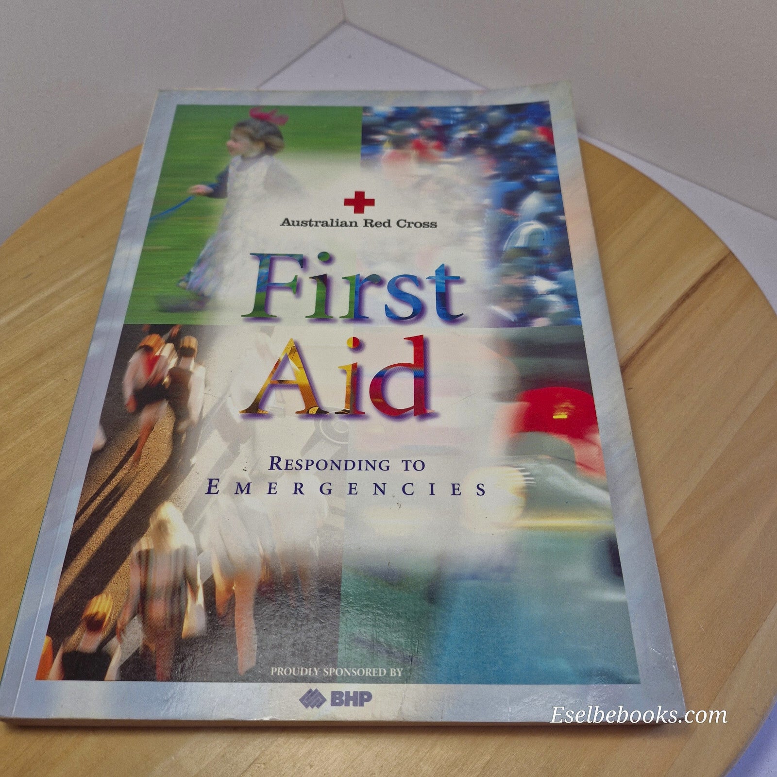 Australian Red Cross First Aid responding to emergencies - large paperback