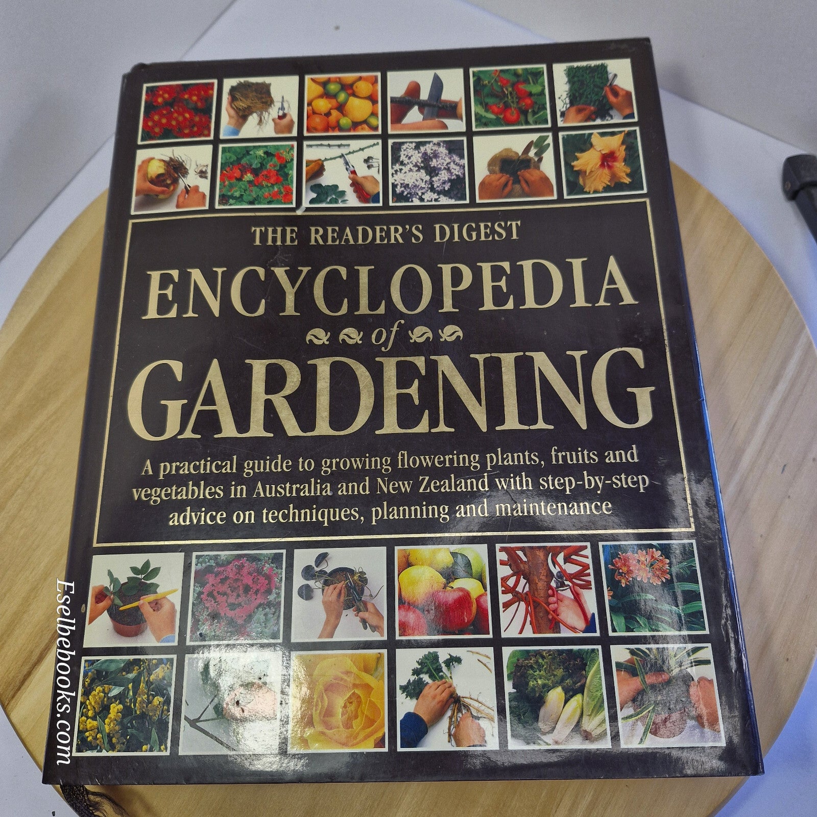 Reader's Digest Encyclopedia of Gardening 1995 - hardback with dust jacket