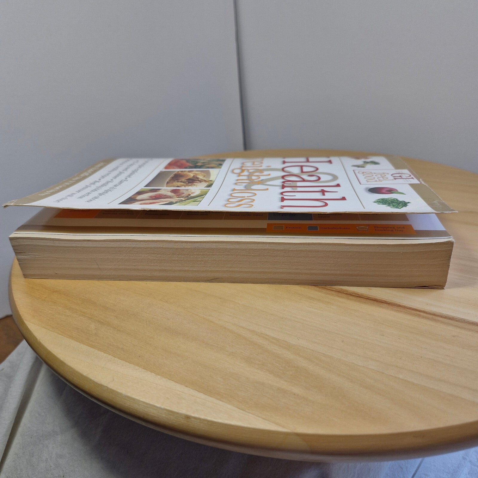 Health: Health and Weight Loss By John Ratcliffe · 2005 - large paperback