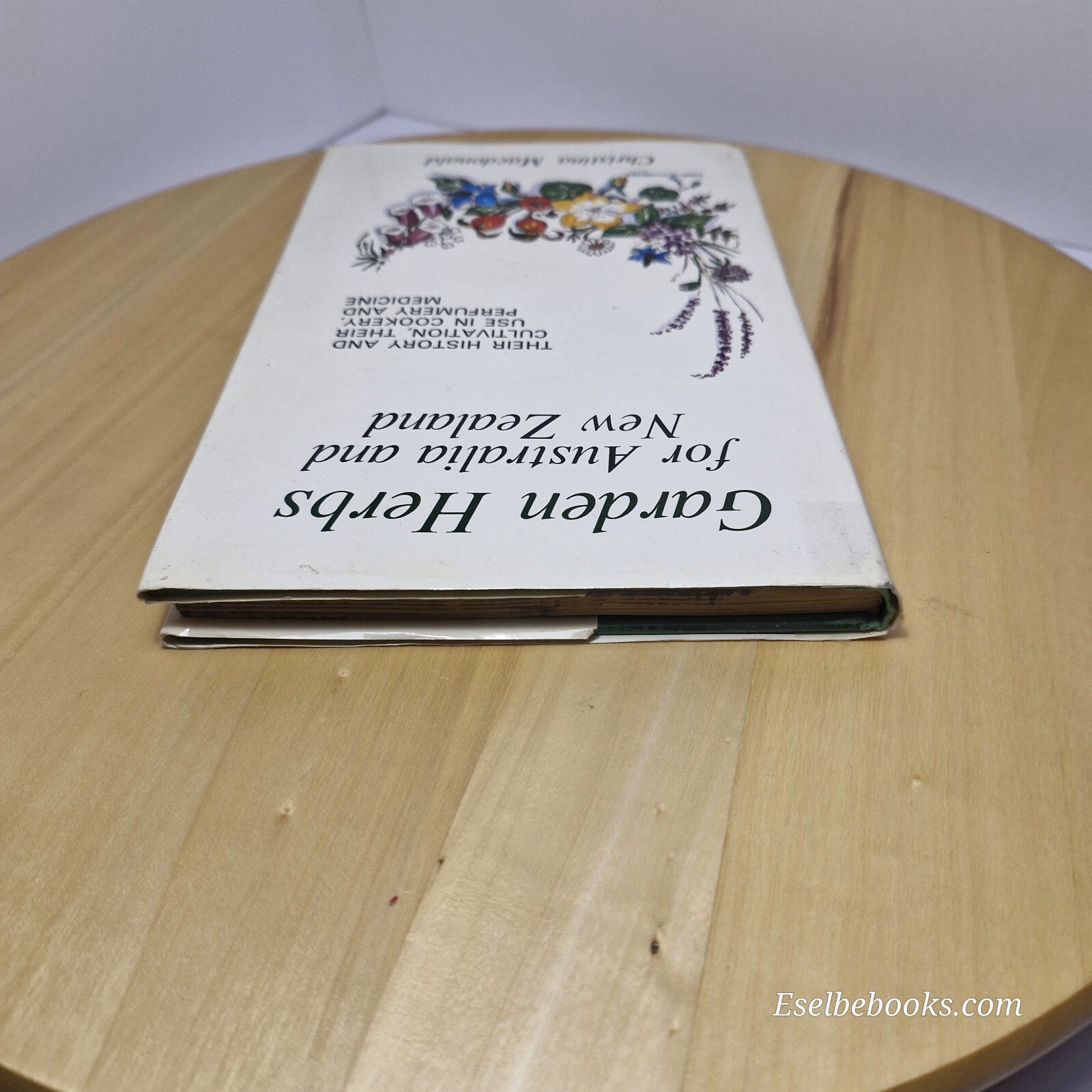 Garden Herbs For Australia And New Zealand by Christina Macdonald - hardback