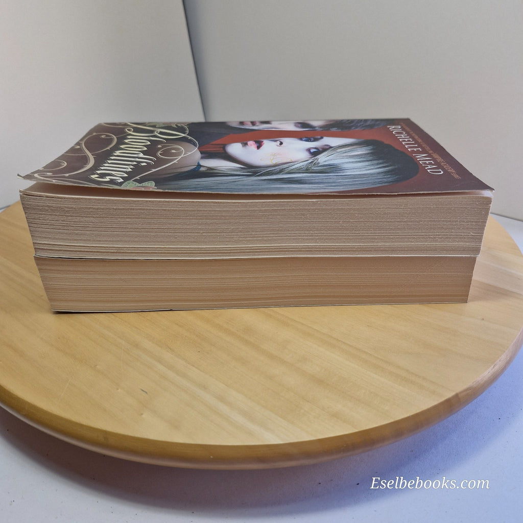 Richelle Mead Bloodlines books 1 & 3 - Bloodlines and The Indigo Spell