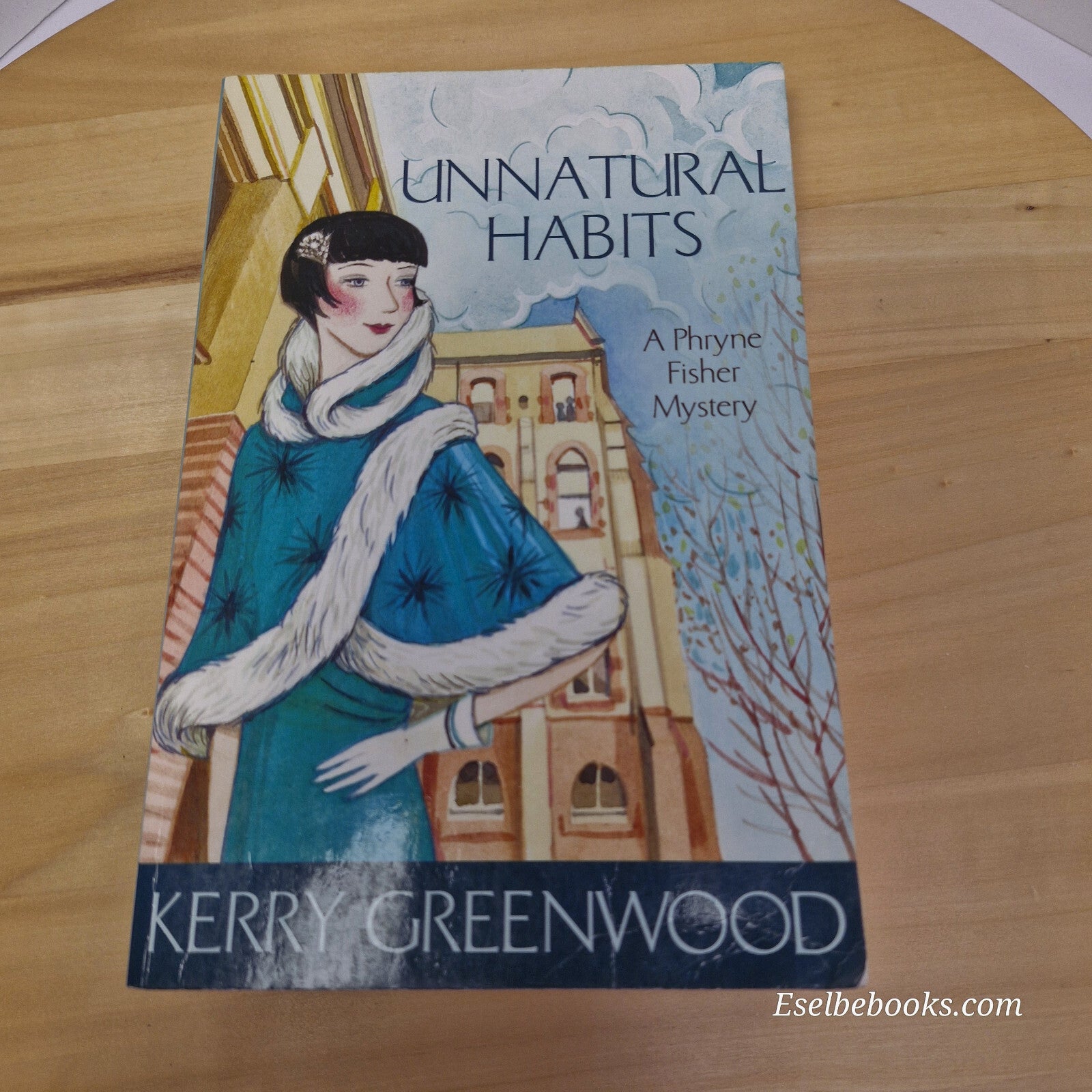 Phyrne Fisher mystery: Unnatural Habits By Kerry Greenwood · 2012 - paperback
