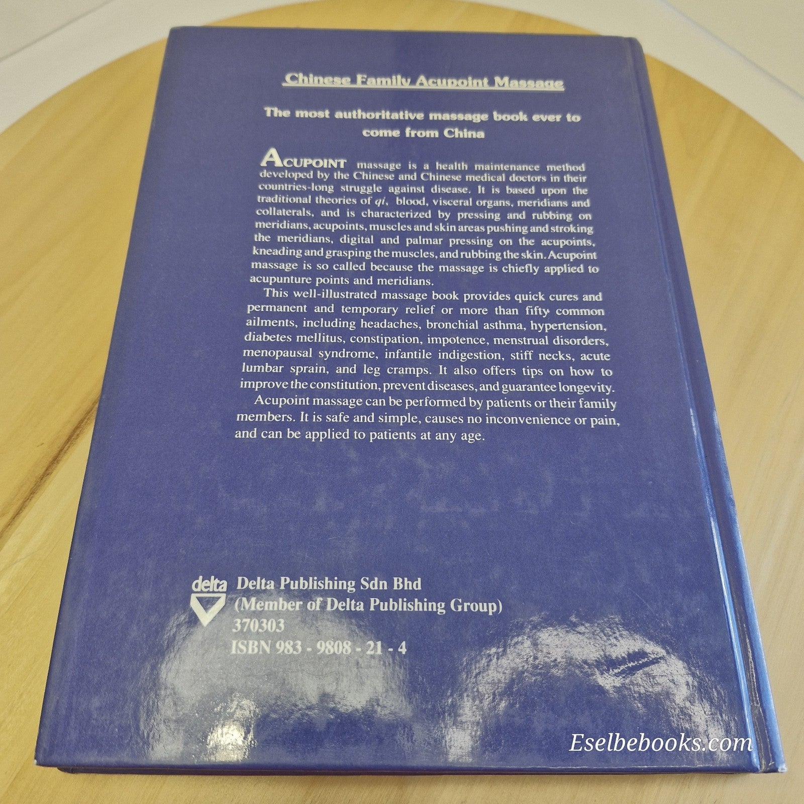 Chinese Family Acupoint Massage By Chuangui Wang - hardback