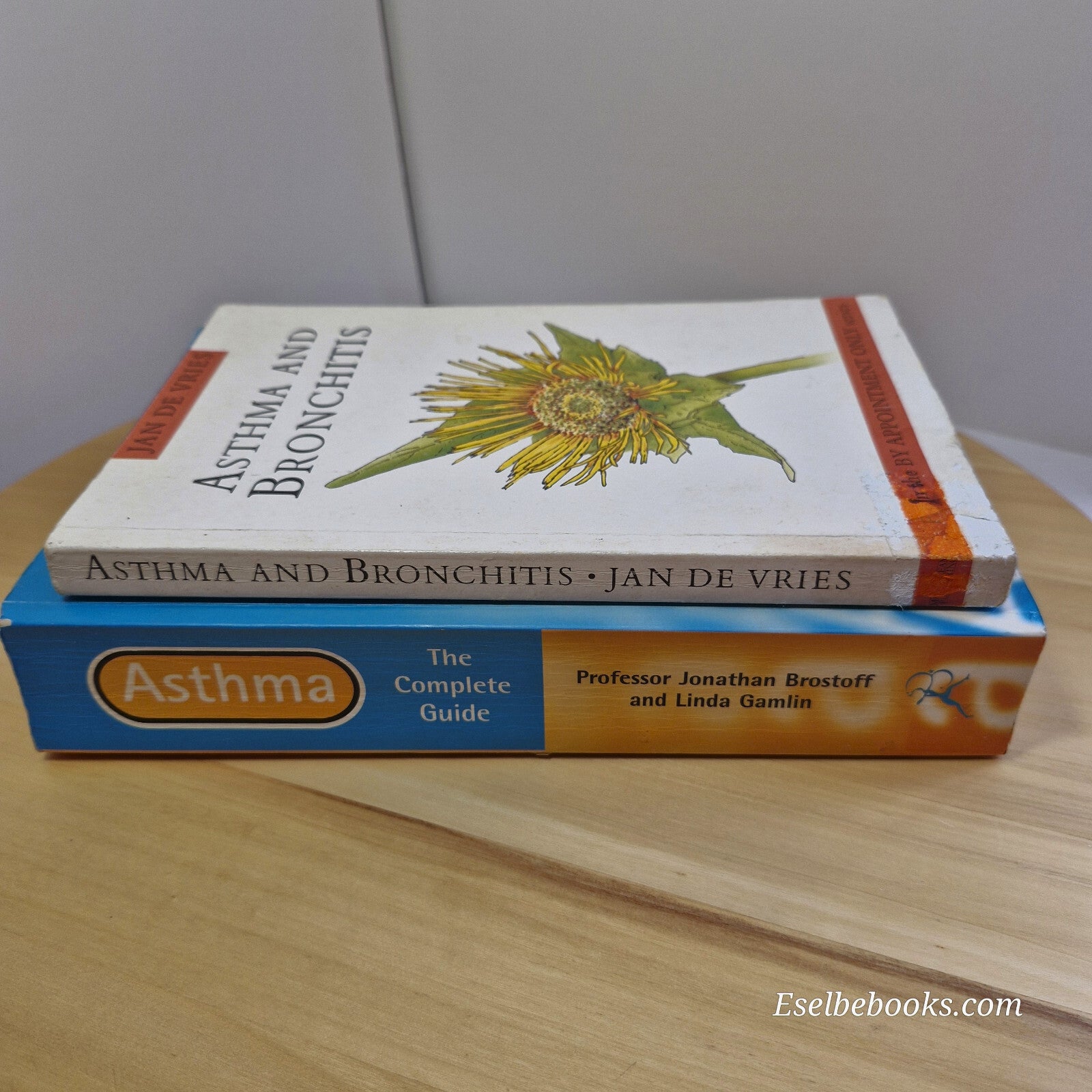 Health: 4 dealing with Asthma guides - paperback/hardback