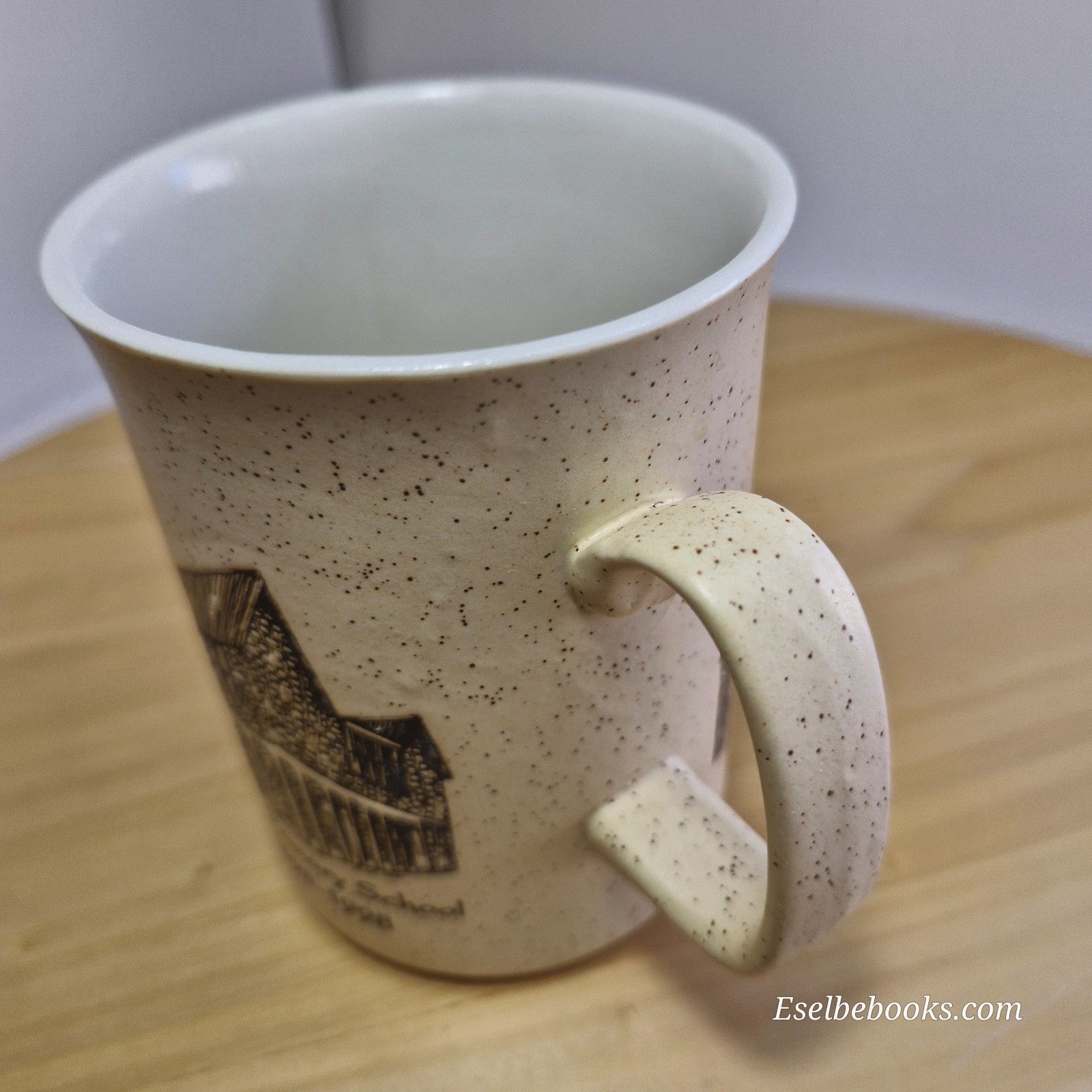 Sandalwood collectible ceramic mug - East Fremantle Primary School 1898 - 1998