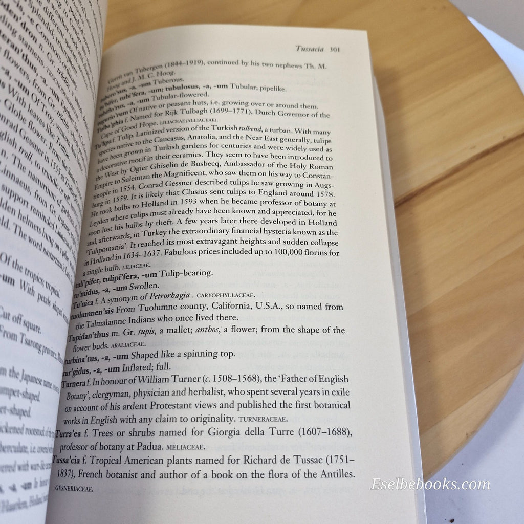 Flora: Stearn's Dictionary of Plant Names by William T Stearn - paperback