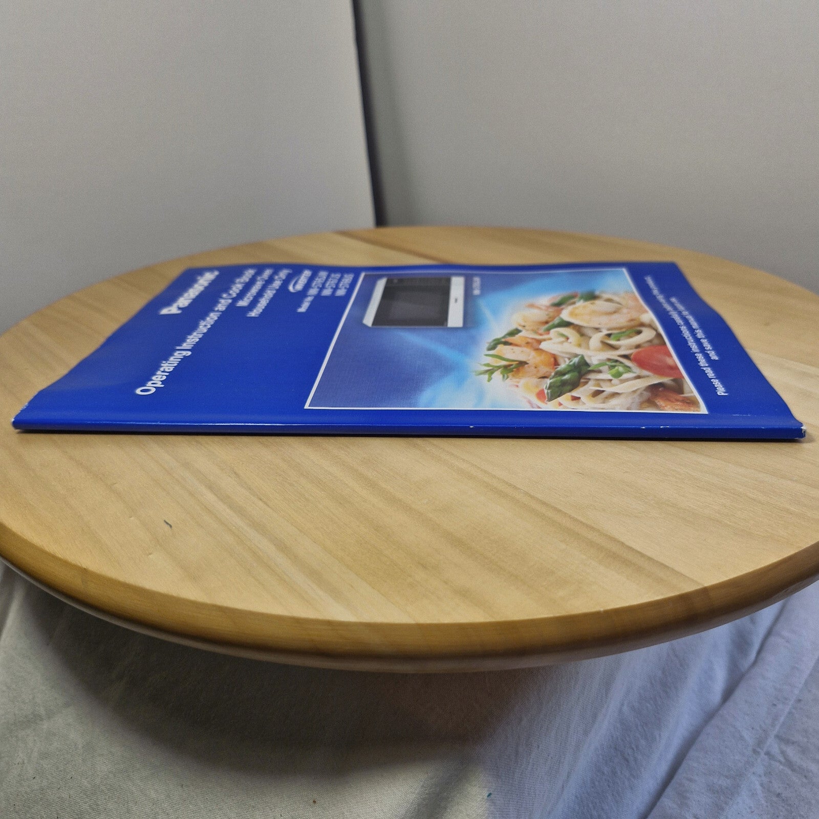 Panasonic Operating Instructions and Cook Book Microwave Oven Inverter NN-ST64JW