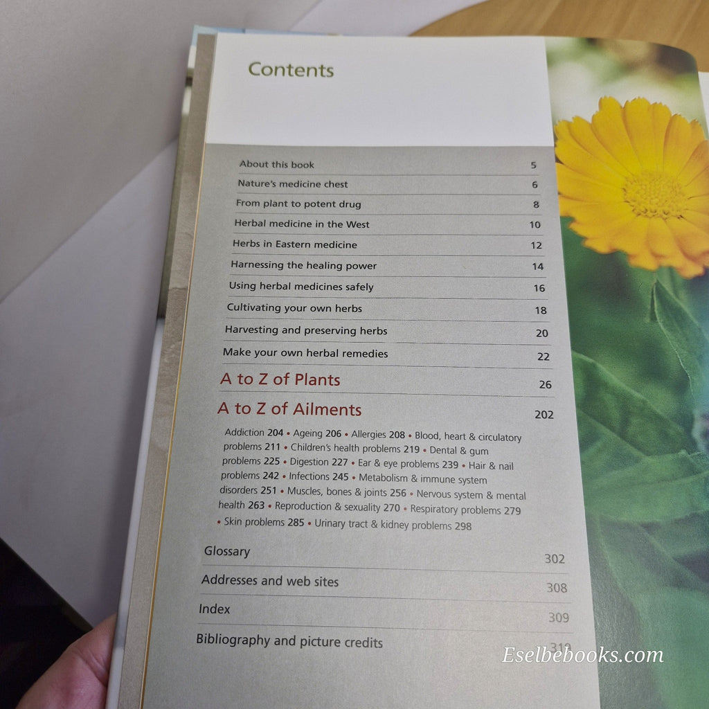 Reader's Digest - Nature's Medicines: A Guide to Herbal Medicines - hardback