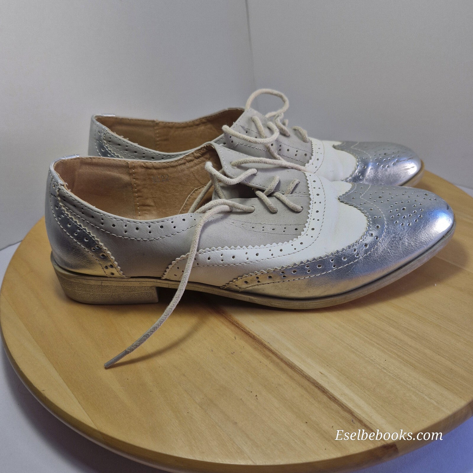 Bellucci size 40 lace up shoes - silver/white/beige with grey rubber soles