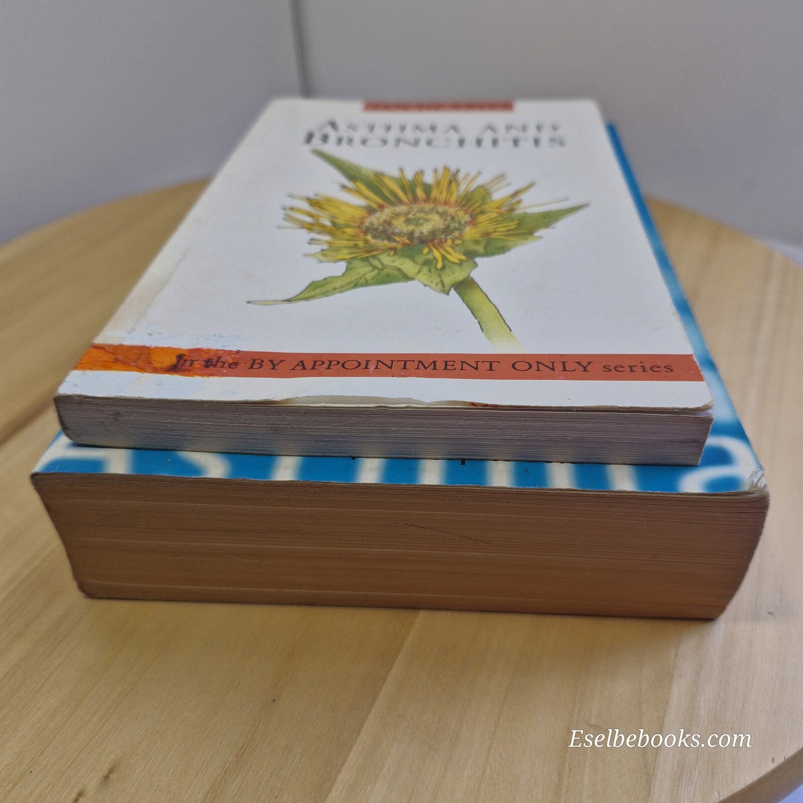 Health: 4 dealing with Asthma guides - paperback/hardback