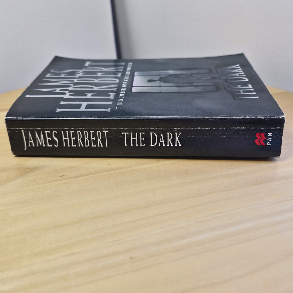 Horror fiction: The Dark By James Herbert · 1999 - paperback