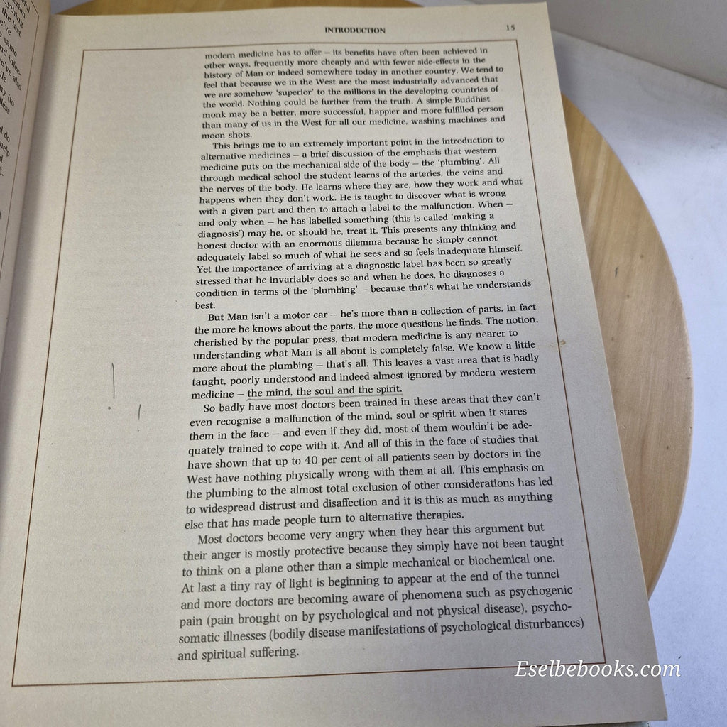 Alternative Medicine A Guide to Natural Therapies By Andrew Stanway · 1982