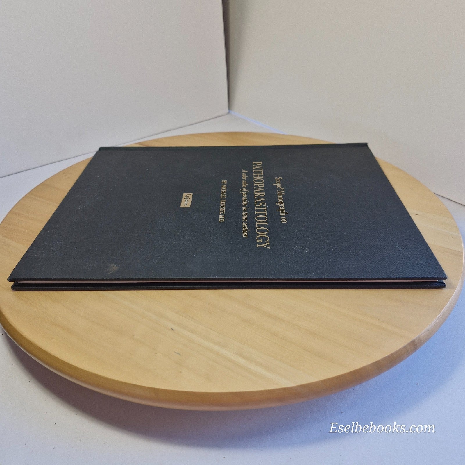 Scope Monograph on Pathoparasitology A Color Atlas by Michael Kenney - hardback