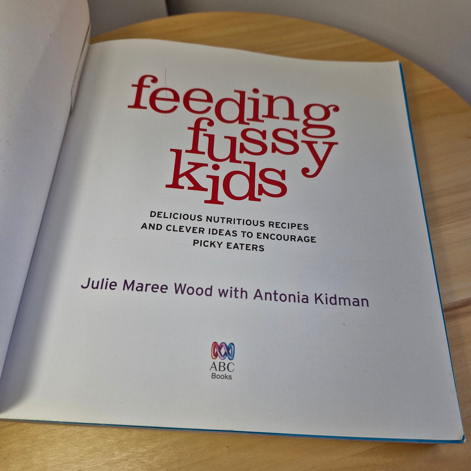 Cookbook: Feeding Fussy Kids By Antonia Kidman, Julie Maree Wood · 2009 - lar...