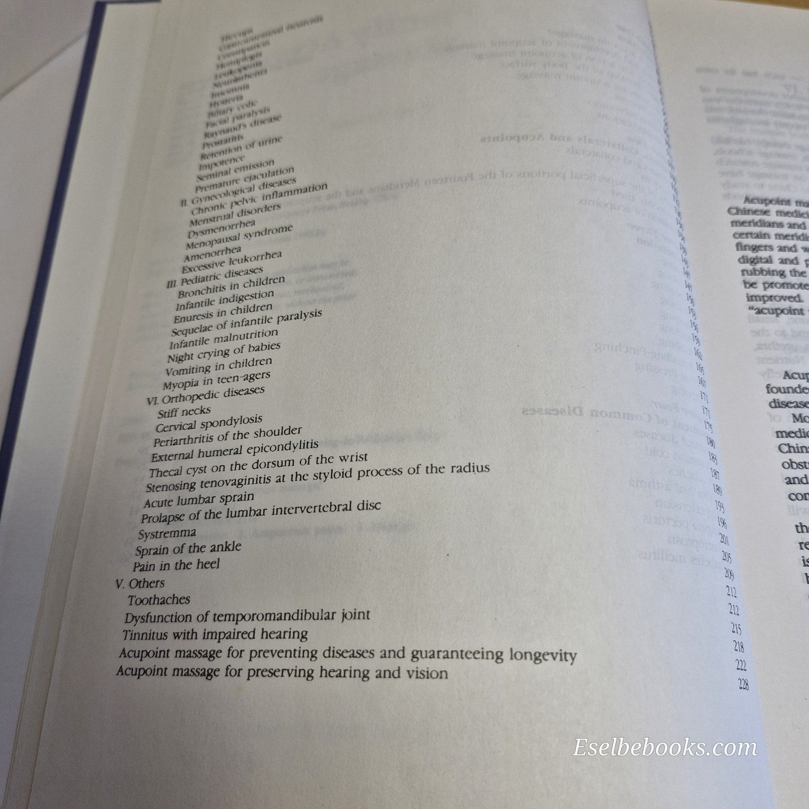 Chinese Family Acupoint Massage By Chuangui Wang - hardback