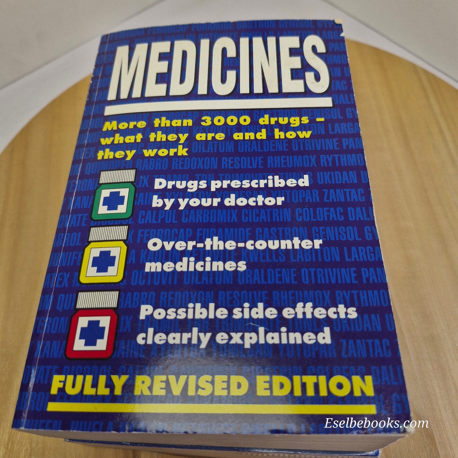 3 guidebooks/dictionaries on medicines/medicinal drugs/antibitoics - paperbacks