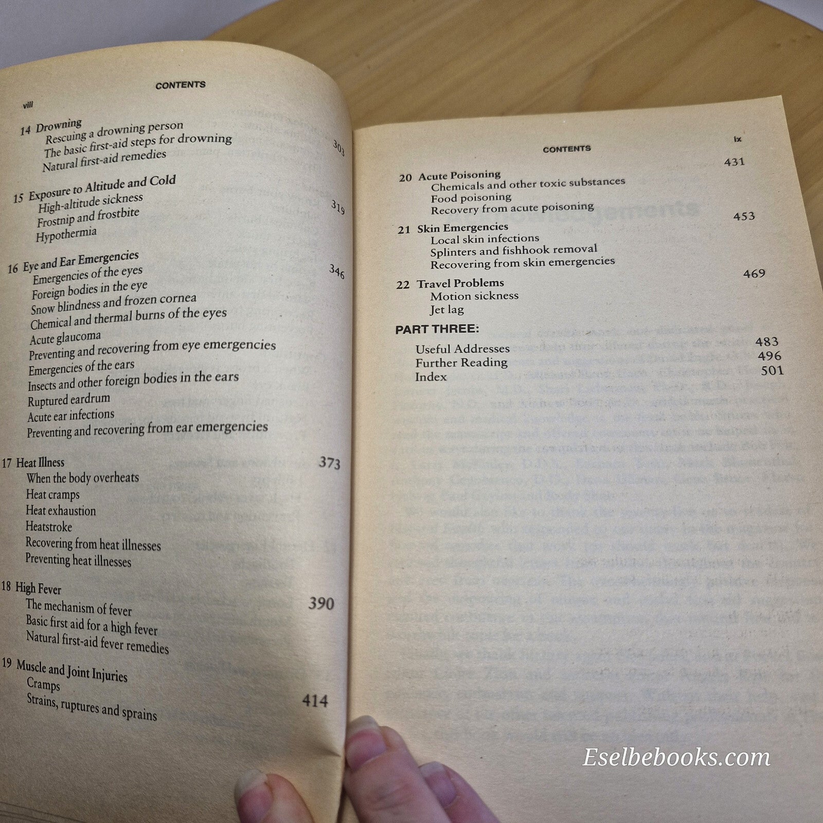 Natural First Aid The Definitive Handbook of Natural Remedies for Treating Mi...