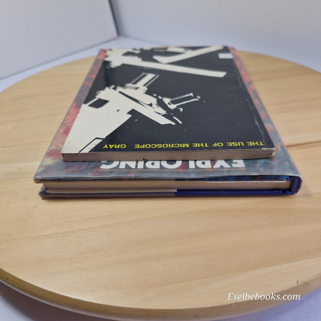 The use of the microscope by Gray & Exploring with the microscope by Nachtigall