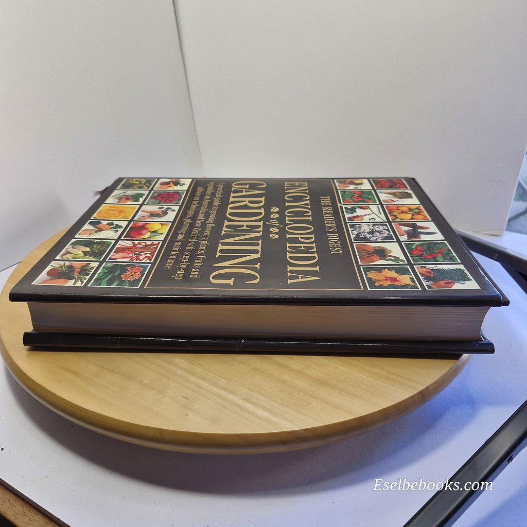 Reader's Digest Encyclopedia of Gardening 1995 - hardback with dust jacket
