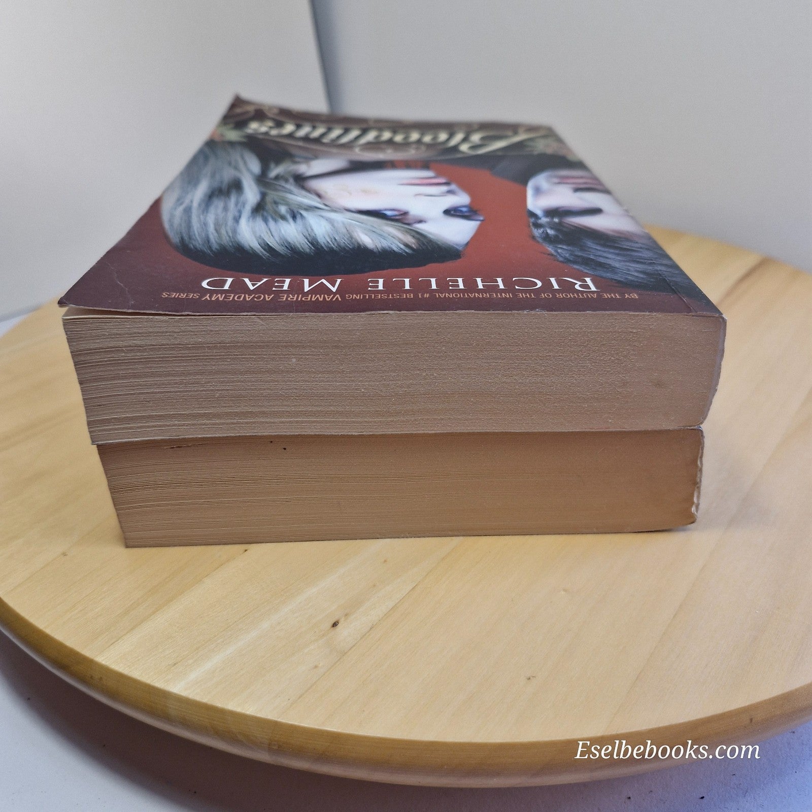 Richelle Mead Bloodlines books 1 & 3 - Bloodlines and The Indigo Spell