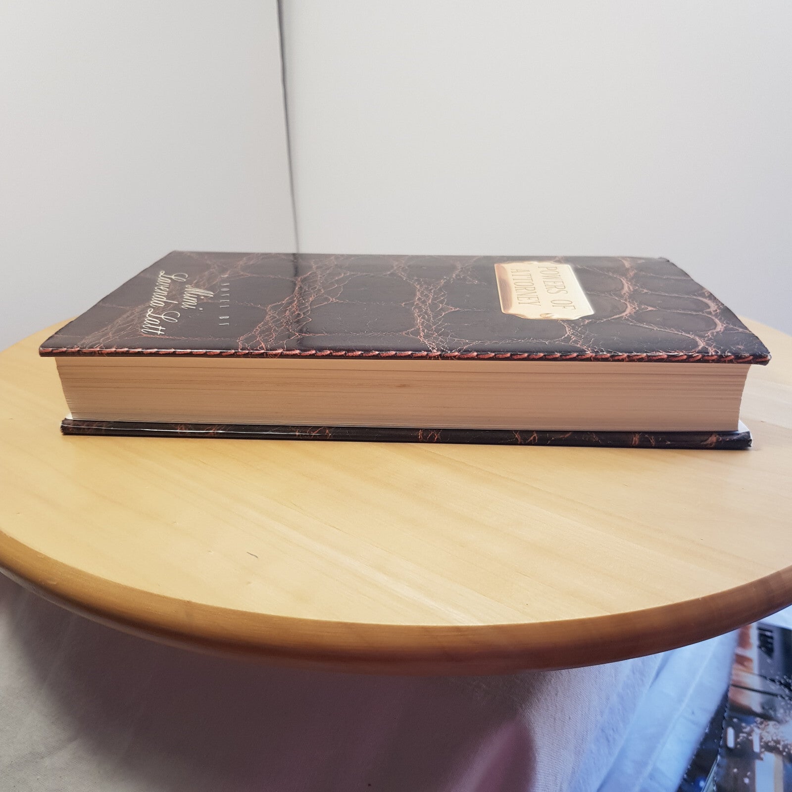 Crime fiction: Powers of Attorney By Mimi Lavenda Latt · 1994 - vintage hardb...
