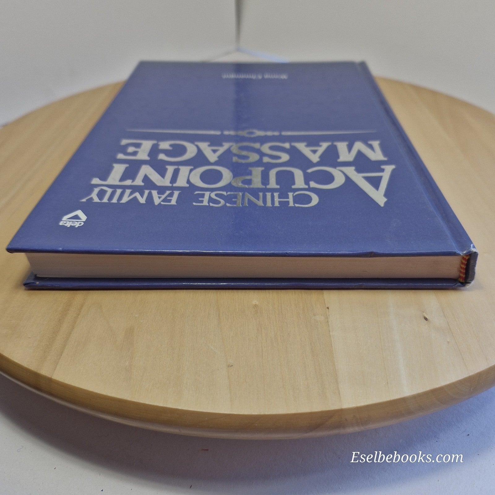 Chinese Family Acupoint Massage By Chuangui Wang - hardback