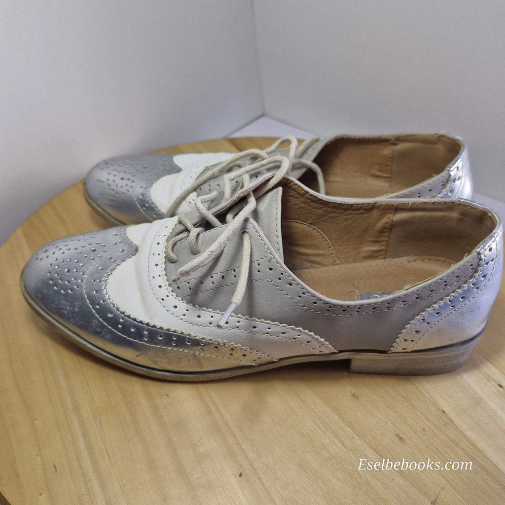 Bellucci size 40 lace up shoes - silver/white/beige with grey rubber soles