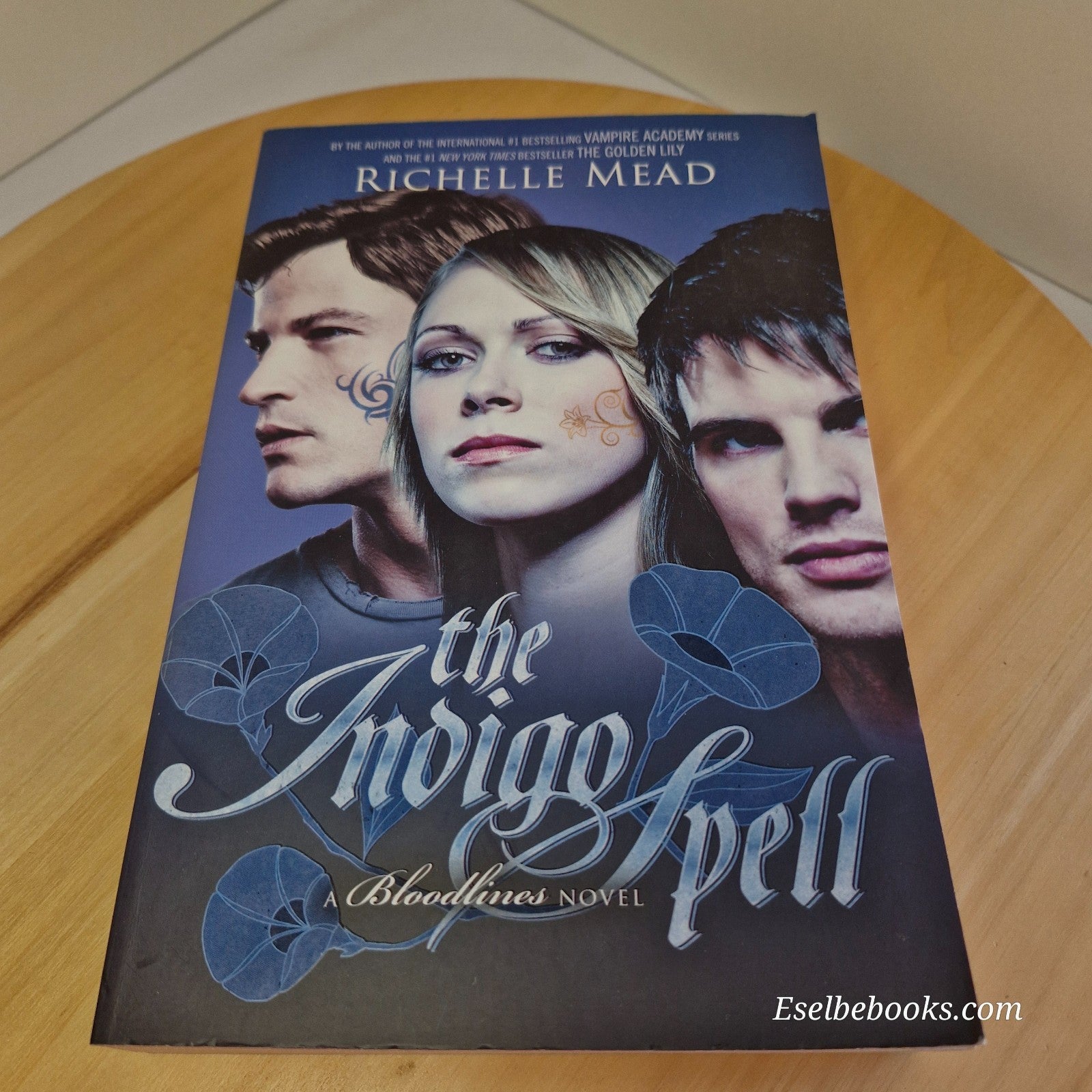 Richelle Mead Bloodlines books 1 & 3 - Bloodlines and The Indigo Spell