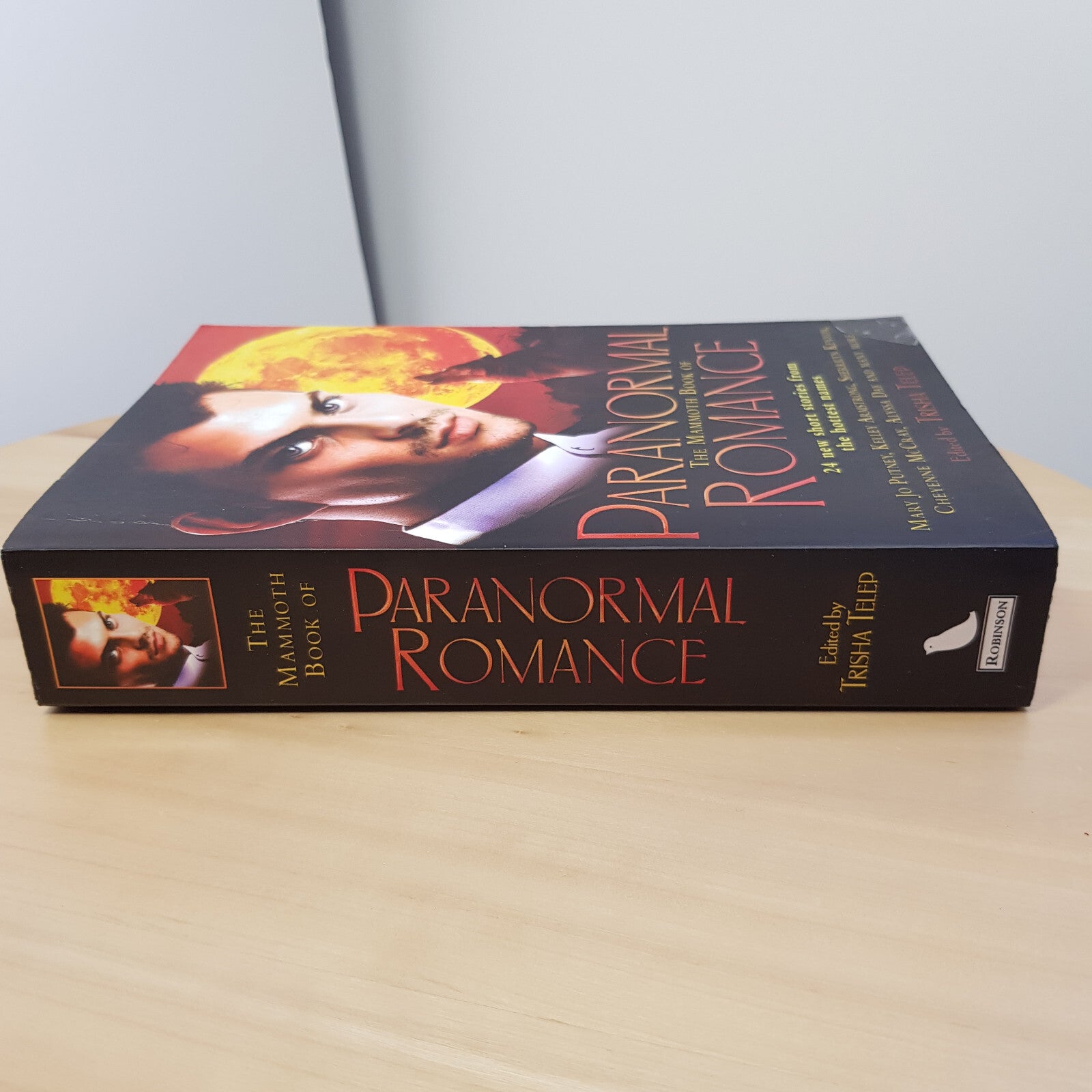 The Mammoth Book of Paranormal Romance 24 New Short Stories from the Hottest ...