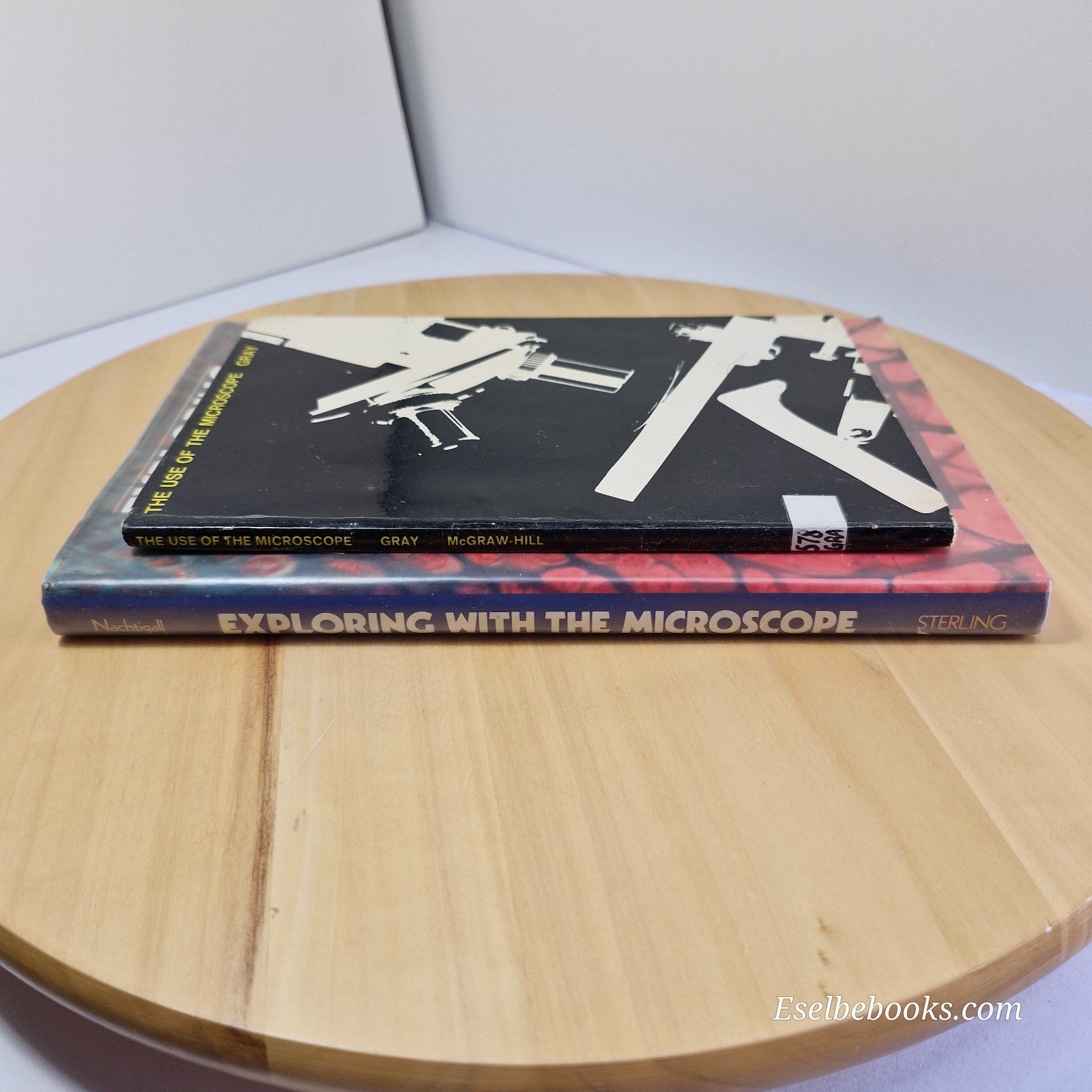 The use of the microscope by Gray & Exploring with the microscope by Nachtigall