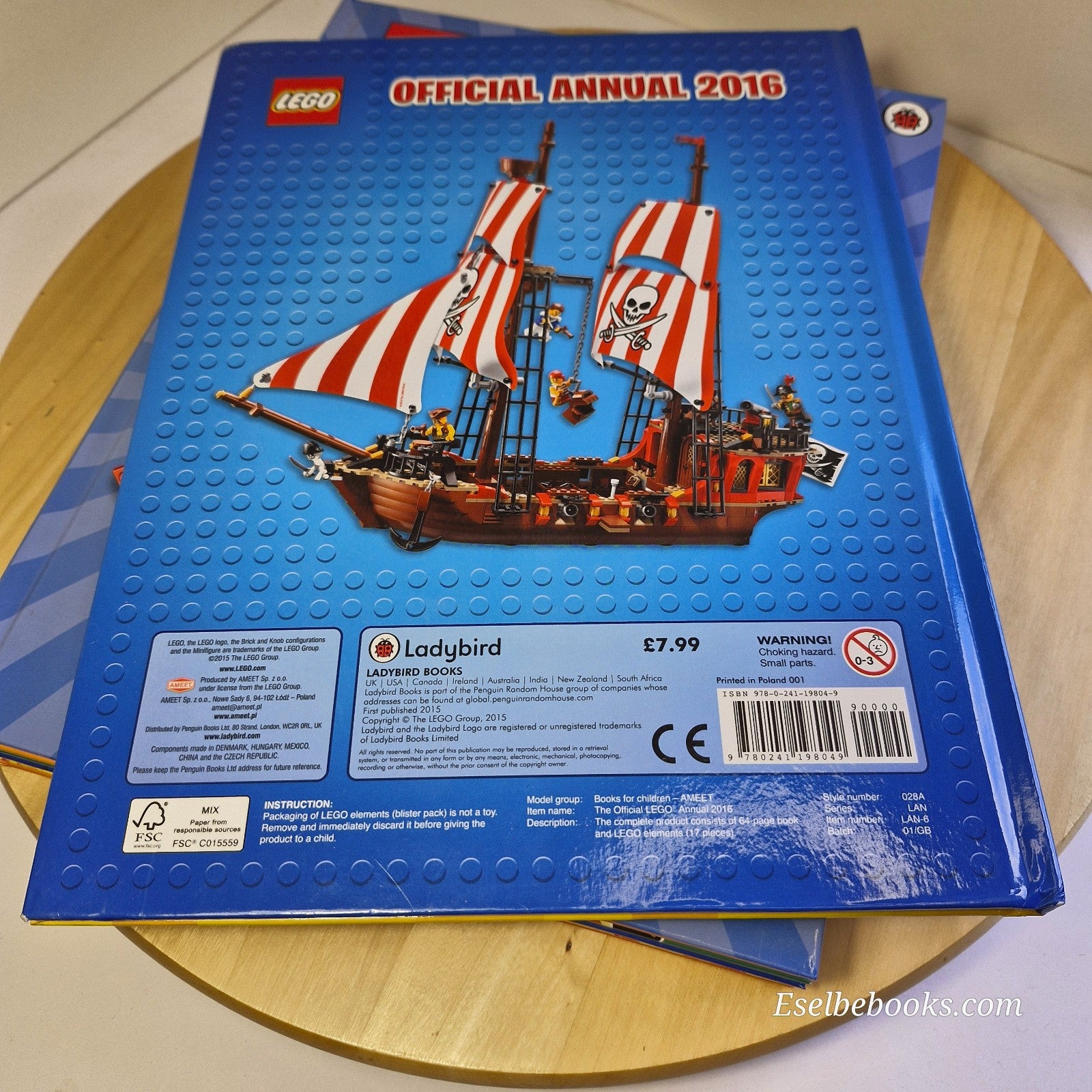 The official Lego annuals 2015; 2016; 2017; 2021; 2022 - hardbacks - NO minifigu