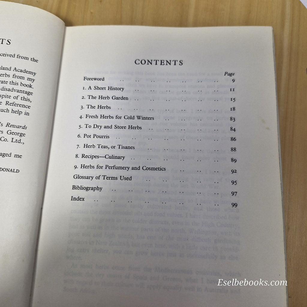 Garden Herbs For Australia And New Zealand by Christina Macdonald - hardback